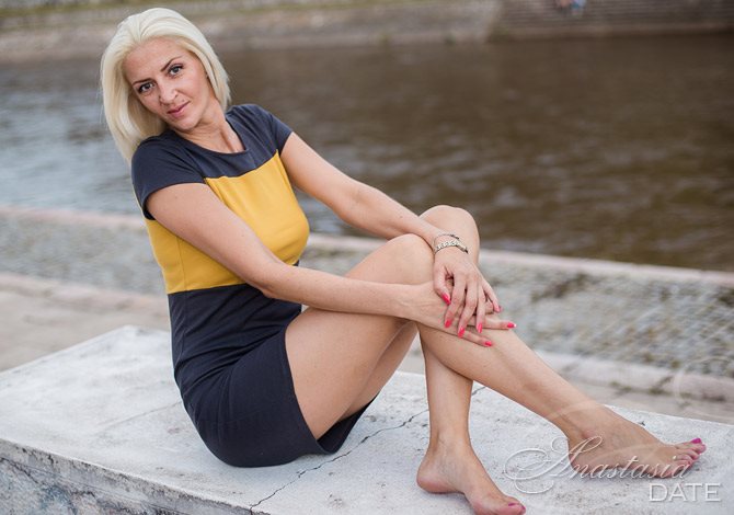 Beautiful Serbian Partner: Ana from Belgrade, 38 yo, hair color Blond